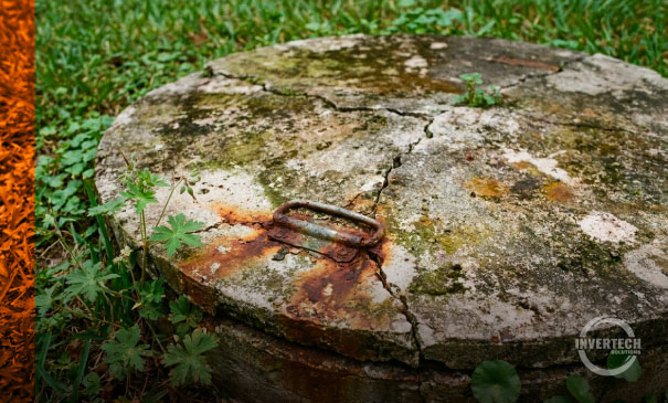 Cracked aging septic tank lid, septic inspection Florida